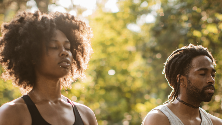 Desafio de 21 dias de yoga convida participantes a cultivar bem-estar com práticas diárias gratuitas