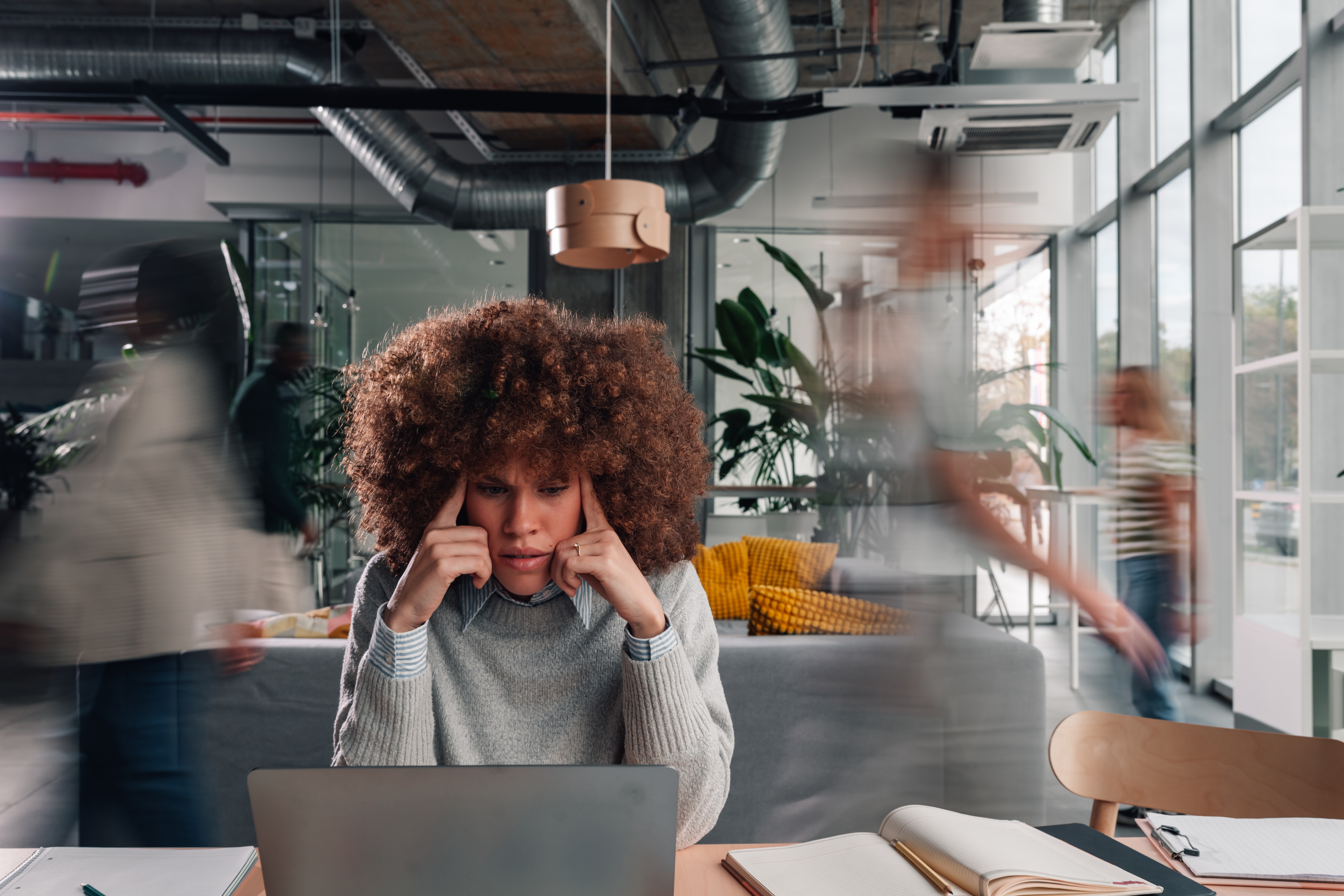 Meditação no trabalho ganha espaço diante de novos desafios de saúde ocupacional